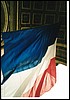 Fahne unter dem L`Arc de Triomphe.JPG