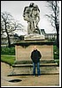 Kristina im Jardin du Louvre.JPG